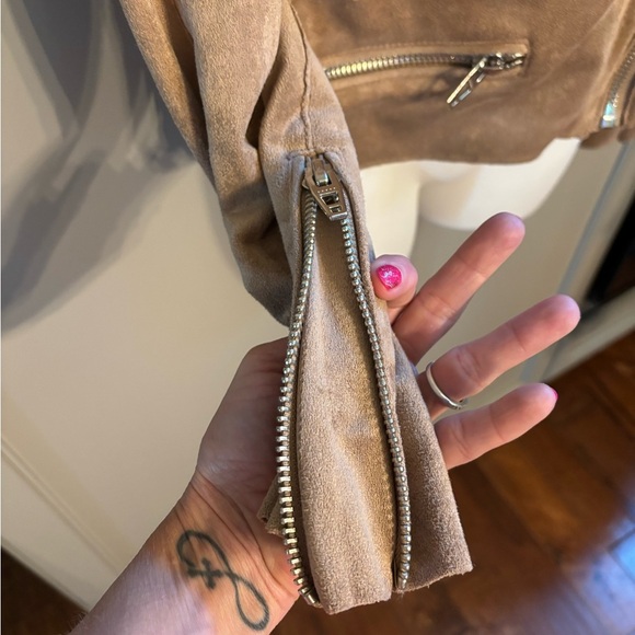 BlankNYC beautiful suede motorcycle jacket sz Sm - Picture 5 of 8